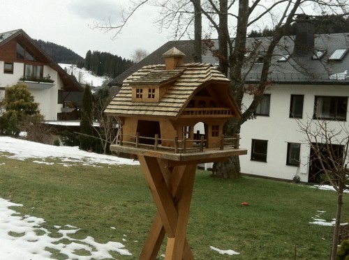 Even the birdhouses share the design!